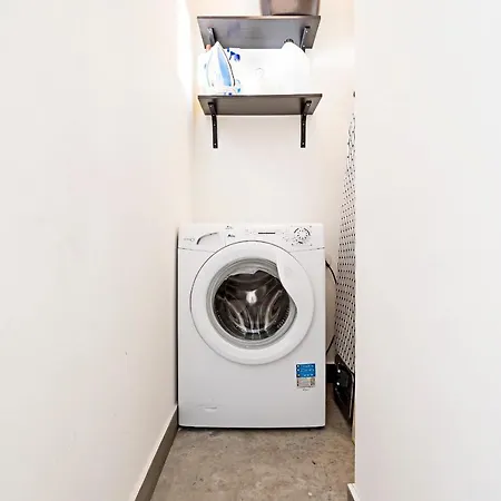 Lovelystay - Cativo Studio Downtown By Metro Station Apartment
