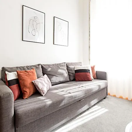 Lovelystay - Cativo Studio Downtown By Metro Station Apartment Porto