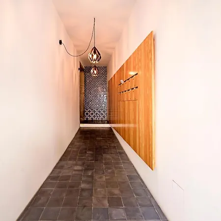 Lovelystay - Cativo Studio Downtown By Metro Station Porto