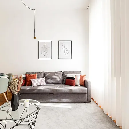 Lovelystay - Cativo Studio Downtown By Metro Station Apartment Porto
