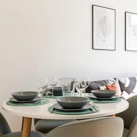 Lovelystay - Cativo Studio Downtown By Metro Station Apartment Porto